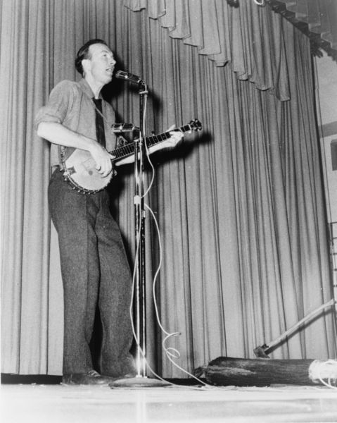 479px-pete_seeger_nywts_3.jpg